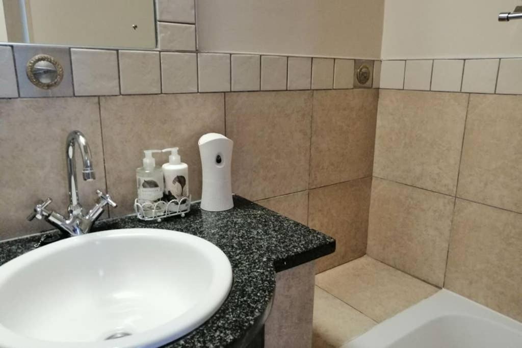 Mapungubwe Hotel Apartments Marshalltown ヨハネスブルグ エクステリア 写真